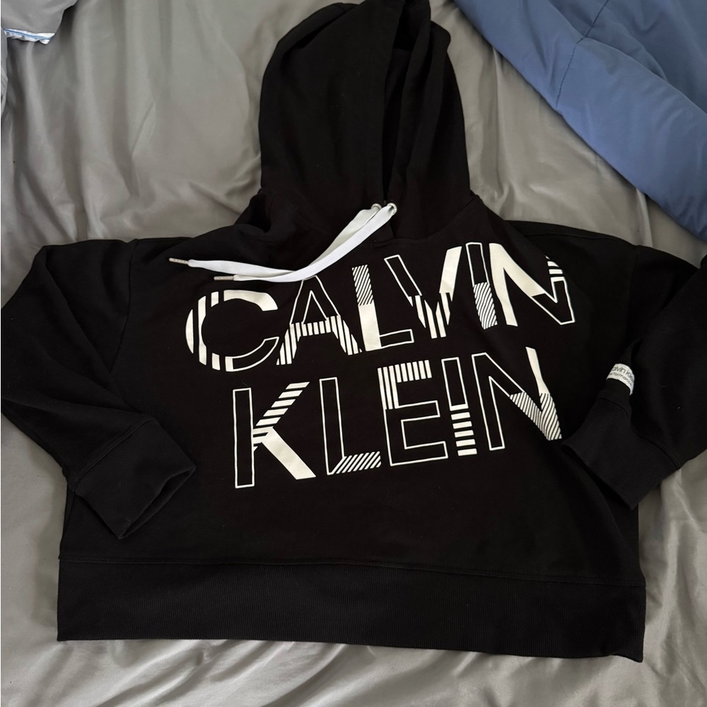 🔥 4 for $20 DEAL Calvin Klein Performance Black Cropped Hoodie – Graphic Logo – - Picture 2 of 13